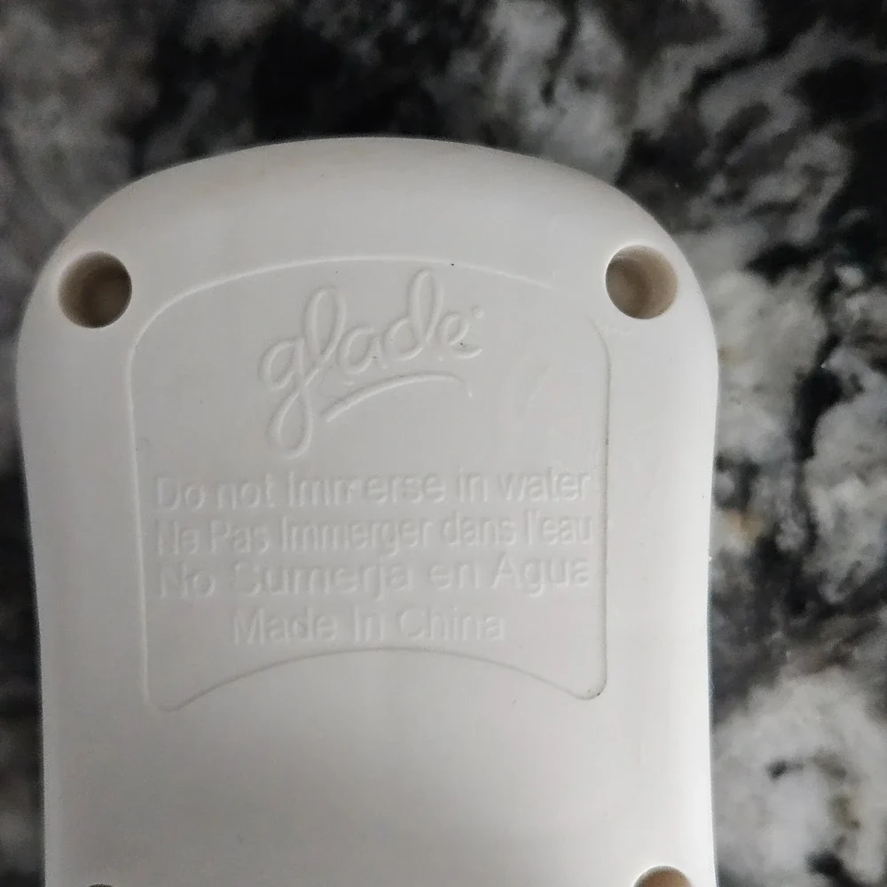 Glade PlugIns Scented Oil Warmers white lot of 3 wall plug in